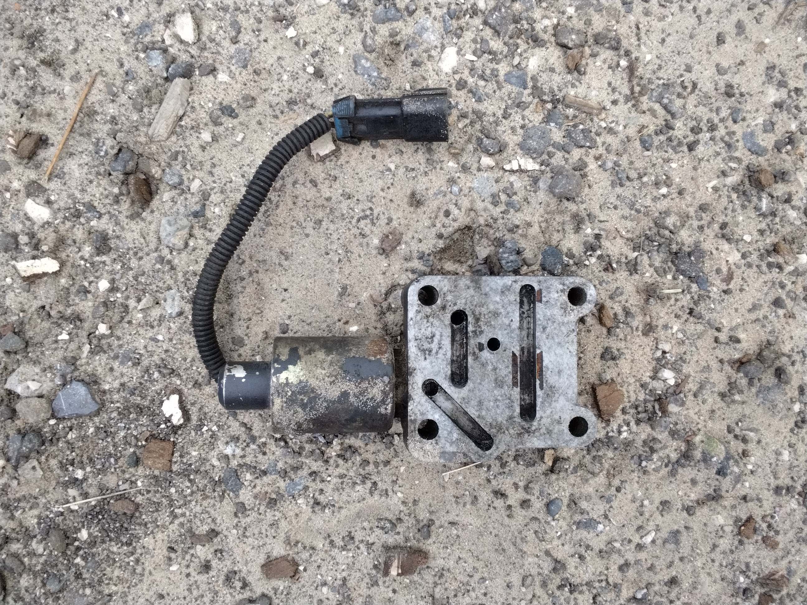 Клапан электромагнитный привода ТНВД 805GC319 5001851671 RENAULT MAGNUM 390 430 470 763gb427